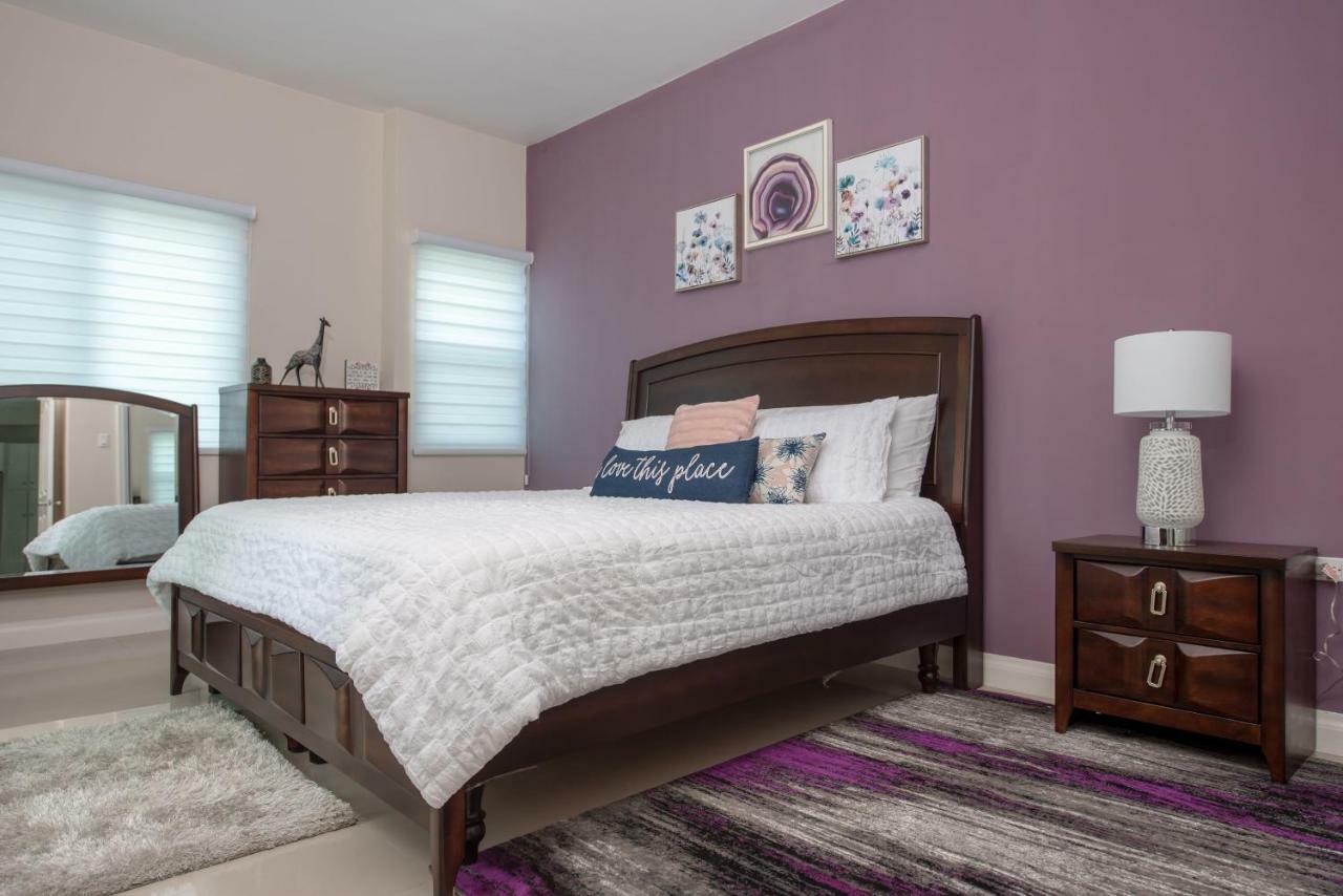 The Crimson Apartment Kingston Bagian luar foto