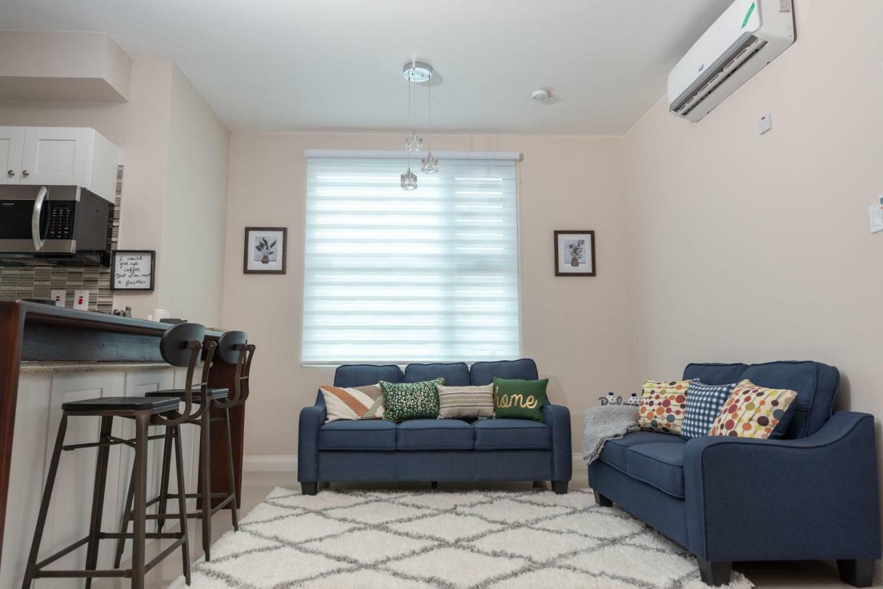 The Crimson Apartment Kingston Bagian luar foto