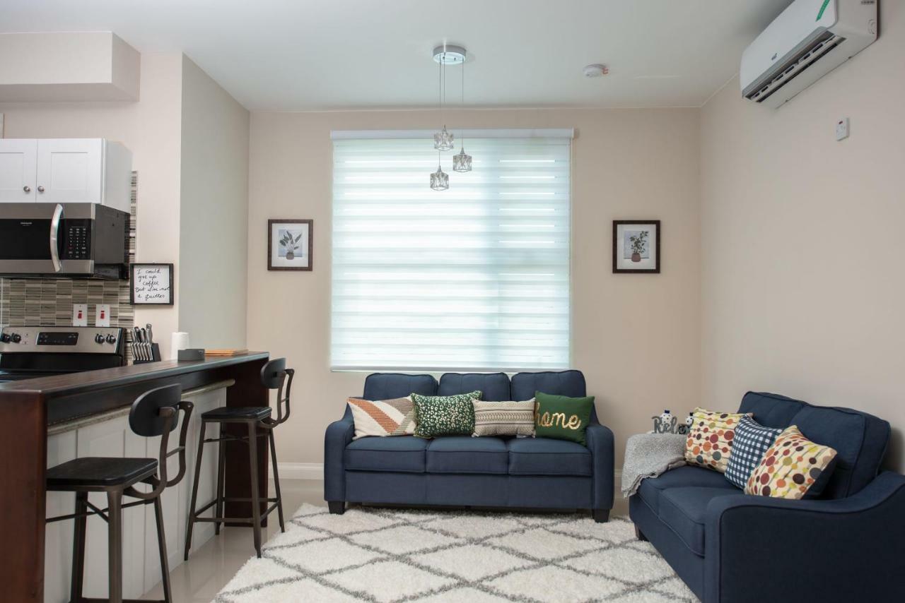 The Crimson Apartment Kingston Bagian luar foto